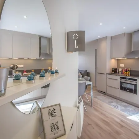 Le Petit Parfait, Logement Situe Pres Du Coeur De La Et De Toutes Ses Commodites, Rue Tranquille Avec Vue Sur Les Alpes, Parfait Pour 6 Personnes Appartement Grenoble